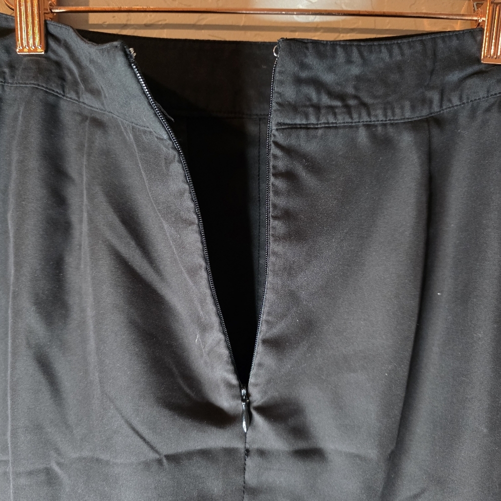 IZOD Floral Black Golf Skort with Floral Side Details Size 10 - Picture 9 of 10